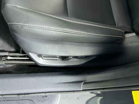 Used 2025 Toyota Camry SE w/ Convenience Package image 13