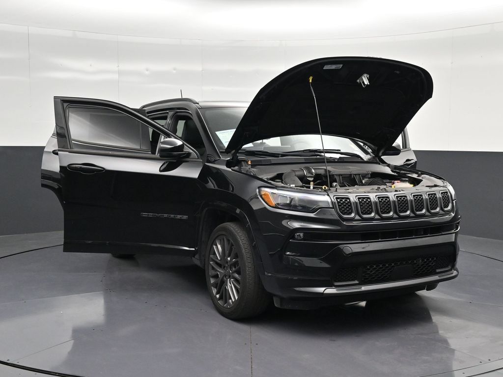 Used 2024 Jeep Compass Limited w/ High Altitude Package AWD/4WD image 39