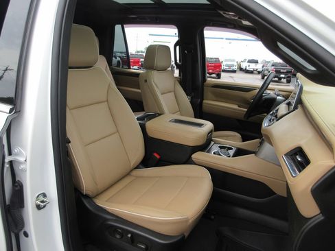 Used 2023 Chevrolet Tahoe Premier w/ Premium Package 2 AWD/4WD image 27