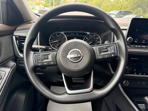 Used 2022 Nissan Rogue SV image 15