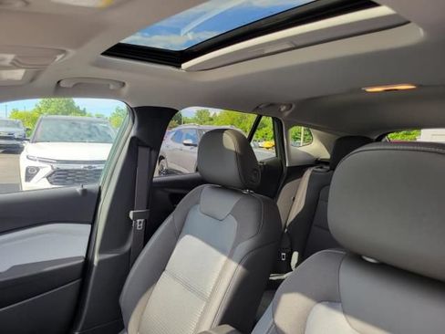 New 2026 Chevrolet Trax LT w/ Sunroof Package FWD image 24