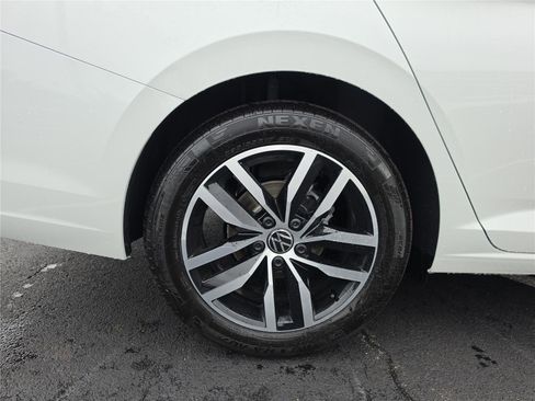 New 2026 Volkswagen Jetta SE FWD image 10