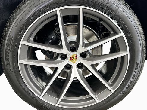 Used 2026 Porsche Macan AWD/4WD image 32