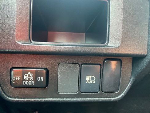 Used 2018 Toyota Tacoma SR5 AWD/4WD image 56