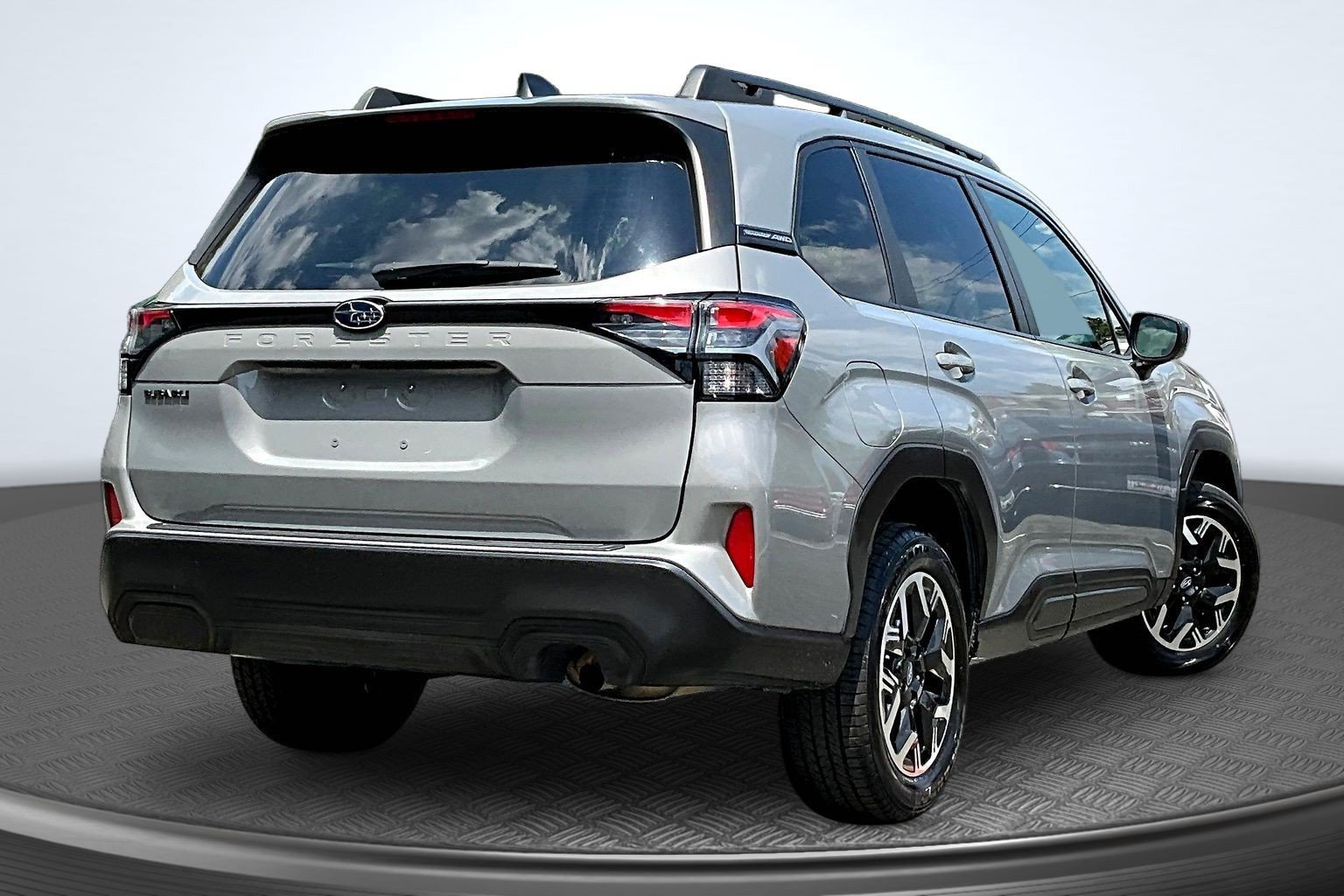 Used 2025 Subaru Forester Premium AWD/4WD image 6
