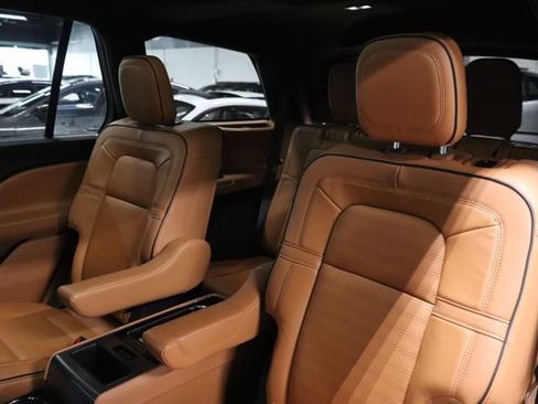 Used 2025 Lincoln Aviator Black Label w/ Jet Appearance Package AWD/4WD image 16