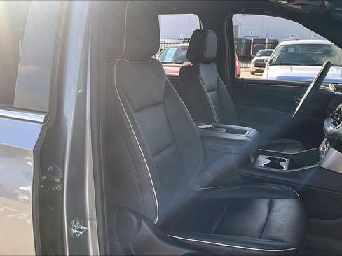 Used 2023 GMC Yukon SLT image 10