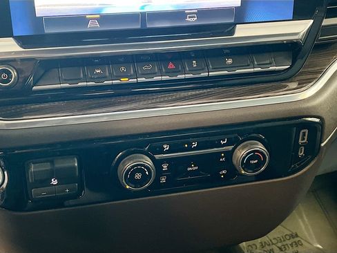 Used 2022 Chevrolet Silverado 1500 LT AWD/4WD image 15