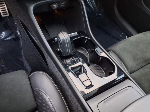 Used 2019 Volvo XC40 T5 R-Design image 10