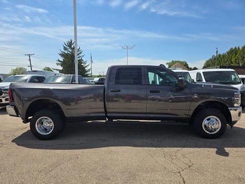 New 2026 RAM 3500 Tradesman AWD/4WD image 4