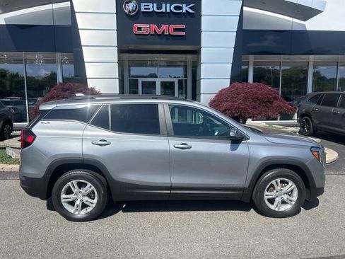 Used 2023 GMC Terrain SLE w/ Driver Convenience Package AWD/4WD image 2
