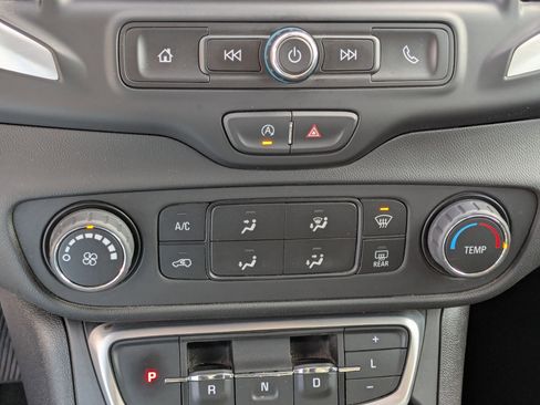 Used 2024 GMC Terrain SLE image 24