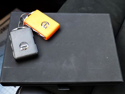 Used 2022 Volvo XC40 T4 R-Design w/ Advanced Package image 16