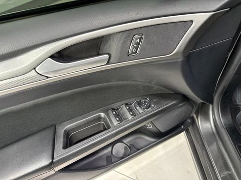 Used 2020 Ford Fusion SE FWD image 10