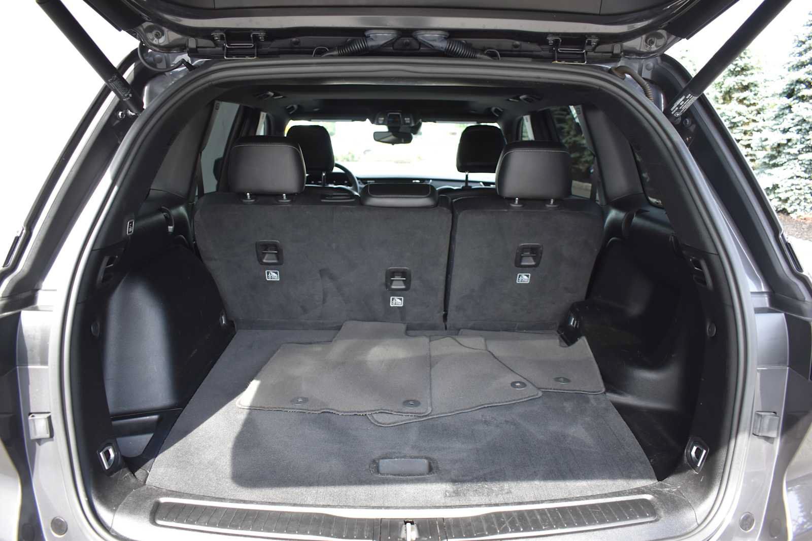Used 2023 Jeep Grand Cherokee Altitude AWD/4WD image 8