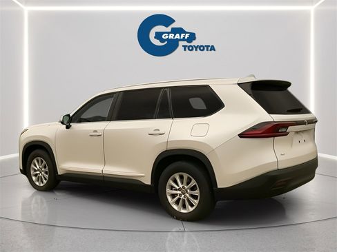 Used 2025 Toyota Grand Highlander AWD image 3
