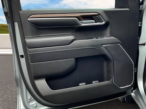 Used 2023 Chevrolet Silverado 1500 LT image 13