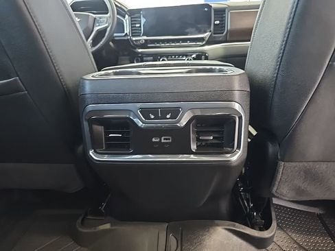 Used 2025 Chevrolet Silverado 1500 High Country image 24