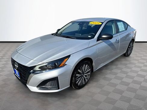 Used 2025 Nissan Altima 2.5 SV FWD image 3