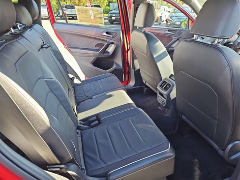 Certified 2024 Volkswagen Tiguan SEL R-Line image 11