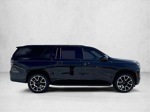 Used 2025 Chevrolet Suburban RST w/ Comfort Package RWD image 5