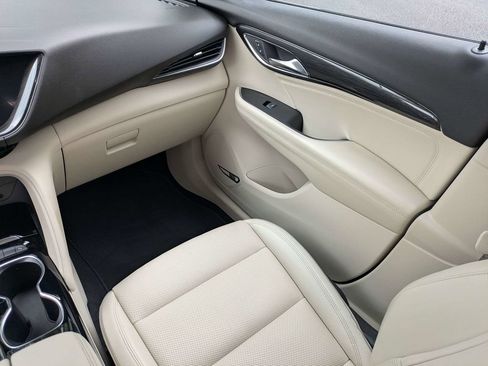 Used 2022 Buick Envision Essence w/ Technology Package I FWD image 19