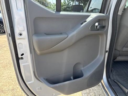 Used 2012 Nissan Frontier SV RWD image 19