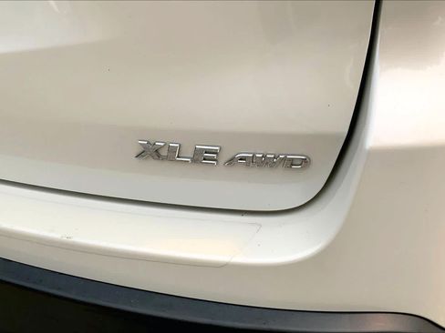 Used 2018 Toyota Highlander XLE AWD/4WD image 31