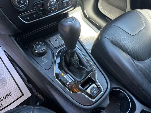 Used 2019 Jeep Cherokee Limited w/ Technology Group AWD/4WD image 22