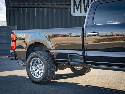 Used 2023 Ford F350 Platinum image 5