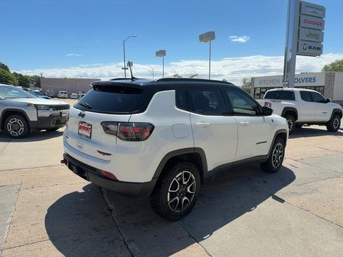 Used 2025 Jeep Compass Trailhawk w/ Trailhawk Elite Group AWD/4WD image 7