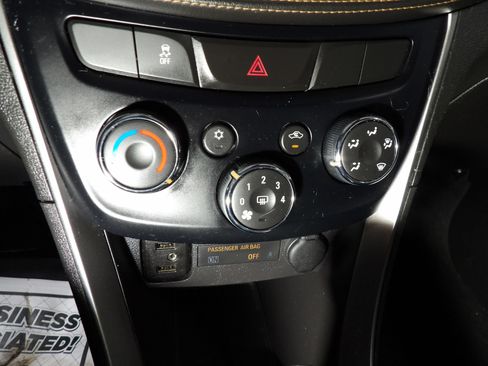 Used 2018 Chevrolet Trax LS FWD image 12