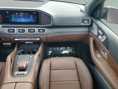 Certified 2025 Mercedes-Benz GLS 450 4MATIC image 11