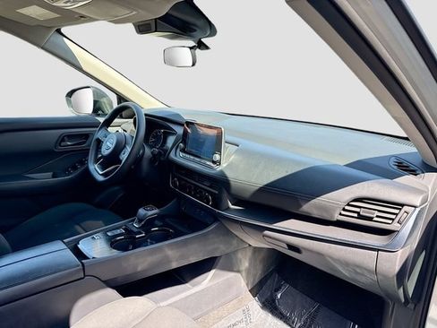Used 2024 Nissan Rogue S FWD image 27