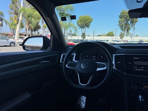 Used 2022 Volkswagen Atlas Cross Sport SE w/ Black Wheel Package FWD image 23