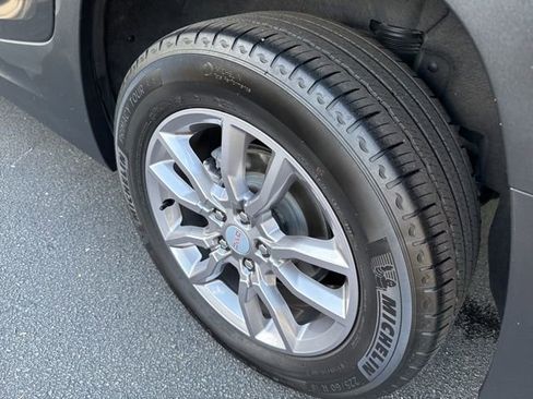 Used 2024 GMC Terrain SLT image 34