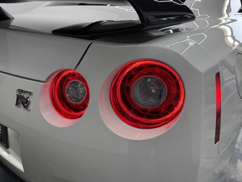 Used 2016 Nissan GT-R Black Edition AWD/4WD image 17