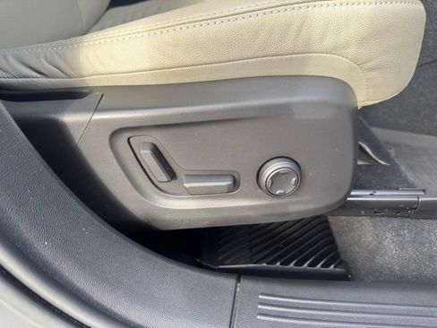 Used 2023 Volvo XC40 B5 Plus w/ Driver Assist Package AWD/4WD image 32