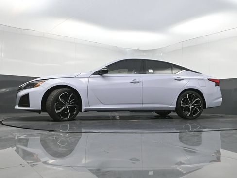 Used 2023 Nissan Altima 2.5 SR FWD image 24