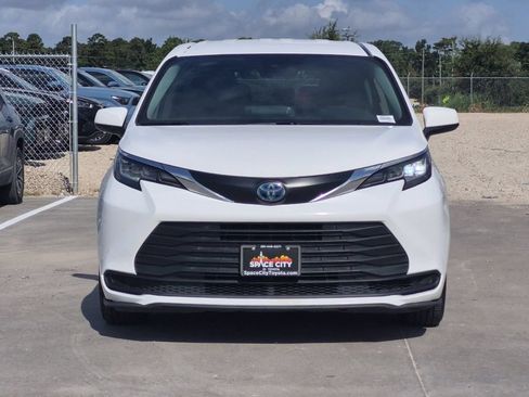 Used 2021 Toyota Sienna LE FWD image 9