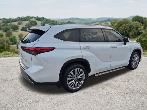 Used 2022 Toyota Highlander Platinum AWD/4WD image 10