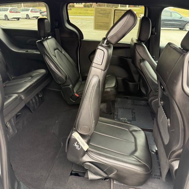 Used 2025 Chrysler Pacifica Select FWD image 46