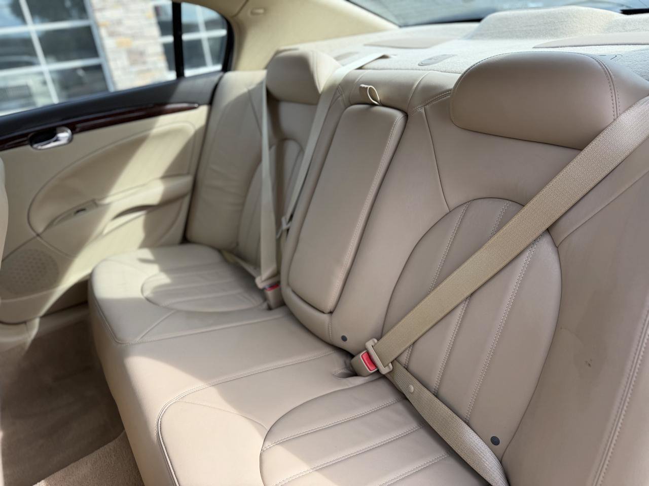 Used 2011 Buick Lucerne CXL FWD image 18