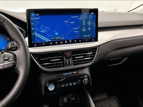 Used 2025 Ford Escape SE w/ PHEV Premium Package FWD image 7