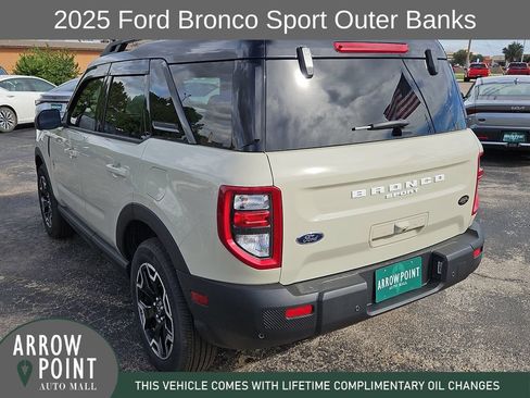 Used 2025 Ford Bronco Sport Outer Banks AWD/4WD image 9