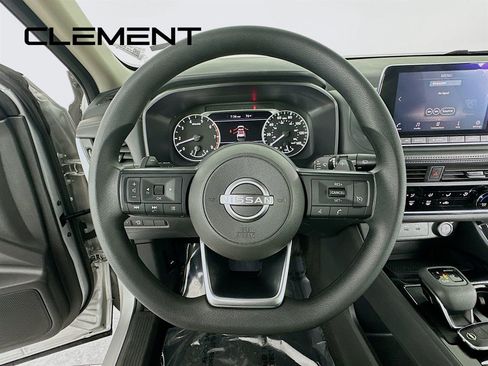 Used 2024 Nissan Rogue S AWD/4WD image 15