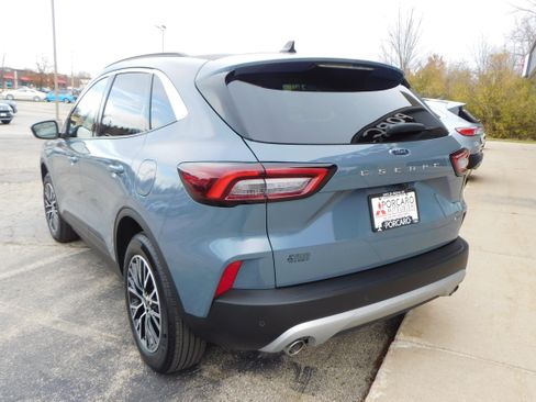 Used 2024 Ford Escape SE image 3