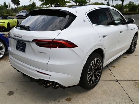 New 2025 Maserati Grecale GT image 5