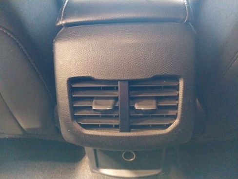 Used 2020 Ford Fusion SE image 11