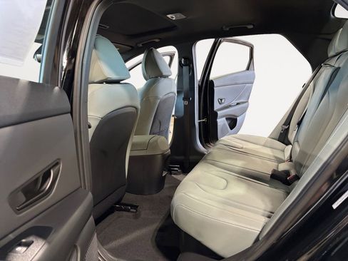 New 2025 Hyundai Elantra Limited image 17